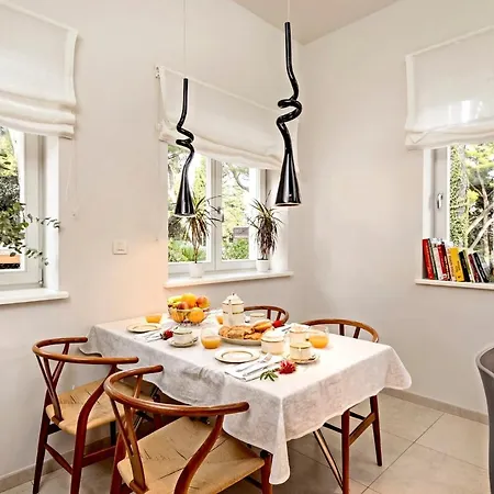 Sleeps 10 Pool Air Con Wifi *