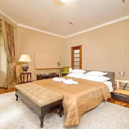 Sleeps 10 Pool Air Con Wifi Villa Split